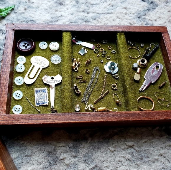Vintage wooden jewlery box w| contents•Watches• - Picture 2 of 16